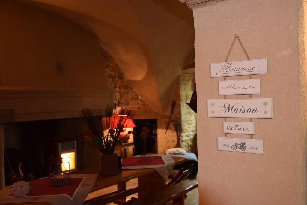 Saint-Rémy-de-Chargnat Chateau Des Aiguilles מראה חיצוני תמונה