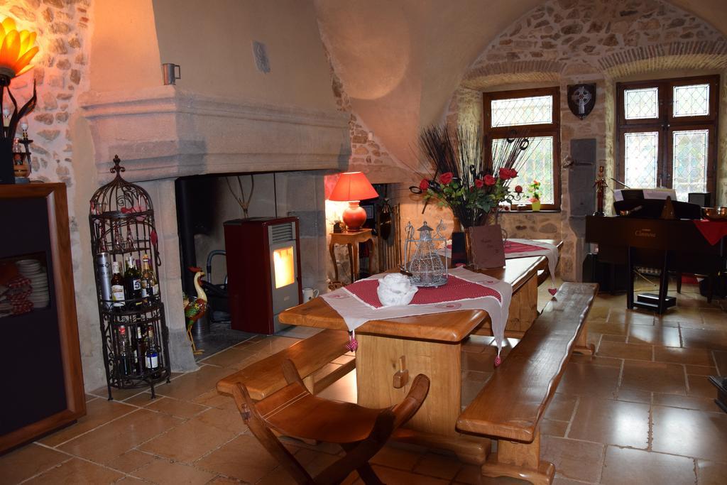 Saint-Rémy-de-Chargnat Chateau Des Aiguilles מראה חיצוני תמונה