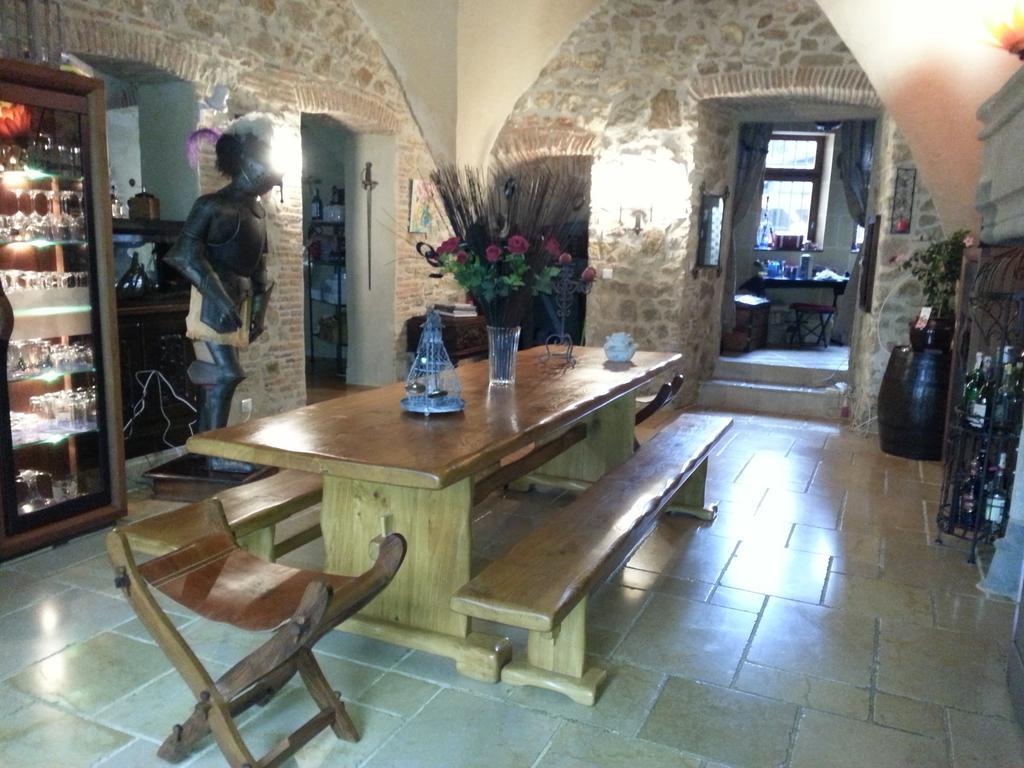 Saint-Rémy-de-Chargnat Chateau Des Aiguilles מראה חיצוני תמונה