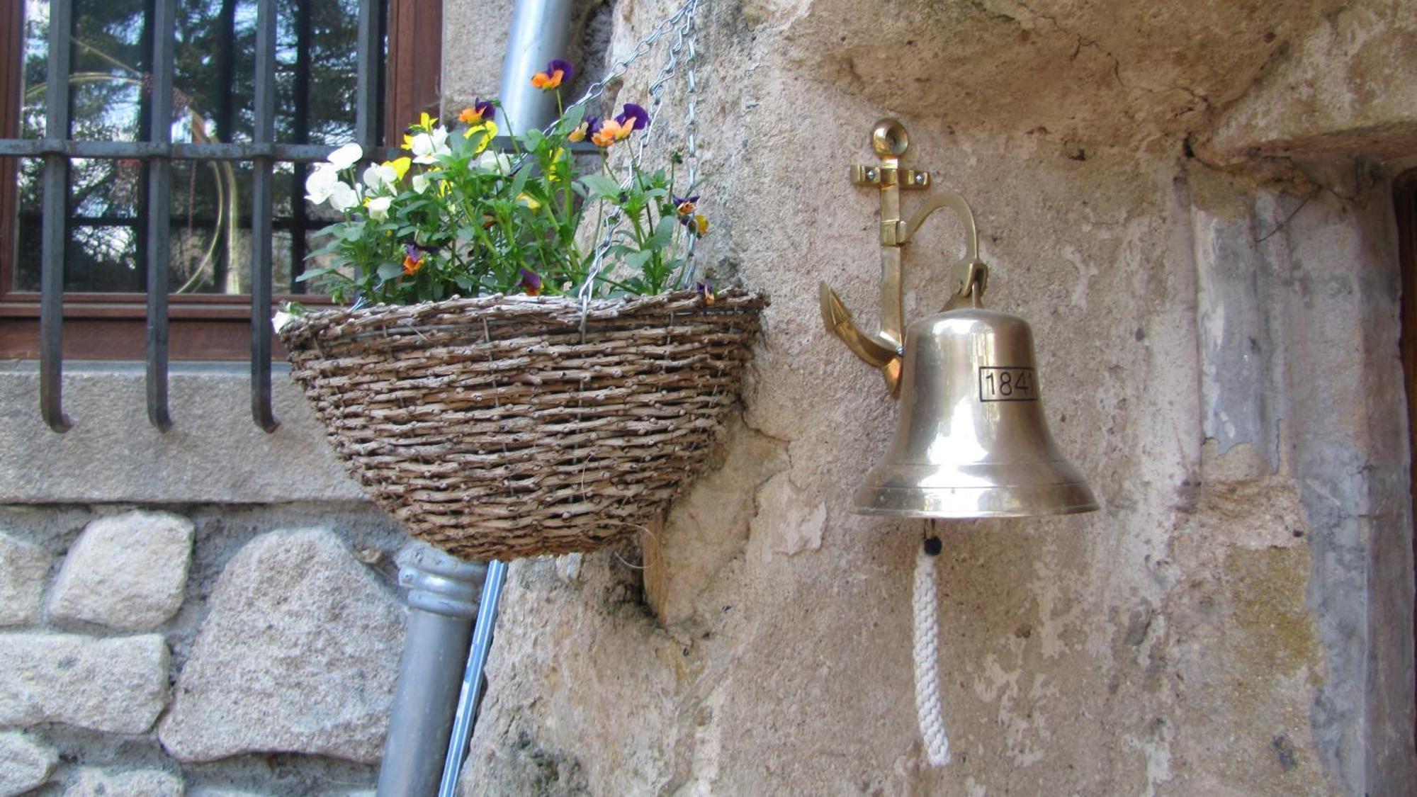 Saint-Rémy-de-Chargnat Chateau Des Aiguilles מראה חיצוני תמונה