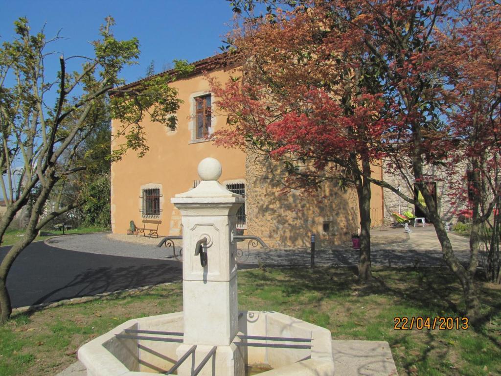Saint-Rémy-de-Chargnat Chateau Des Aiguilles מראה חיצוני תמונה