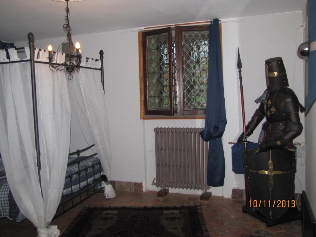 Saint-Rémy-de-Chargnat Chateau Des Aiguilles חדר תמונה